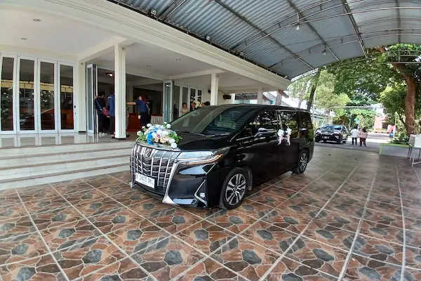 Rental mobil murah dengan sopir terpercaya untuk perjalanan nyaman dan aman
