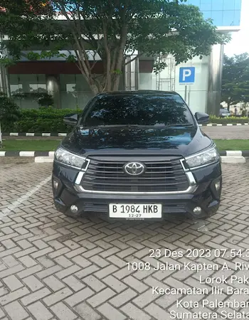 Rental Toyota Innova Reborn harian dengan sopir terpercaya